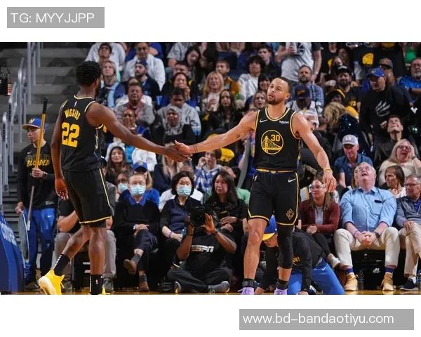 克洛尼首节火力全开四记三分狂砍13分1板1断展现神准外线能力 克洛尼首节火力全开四记三分狂砍13分1板1断展现神准外线能力