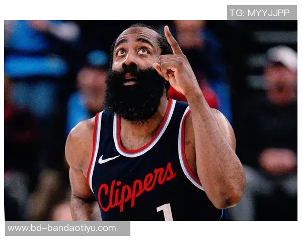 哈登上半场表现抢眼第二节独取14分助球队逆转局势 哈登上半场表现抢眼第二节独取14分助球队逆转局势