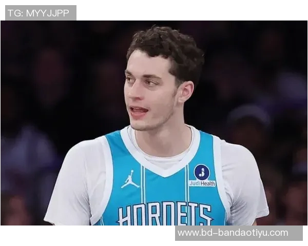 卡尔克布伦纳表现抢眼四投全中贡献双十数据但致命失误令人惋惜 卡尔克布伦纳表现抢眼四投全中贡献双十数据但致命失误令人惋惜