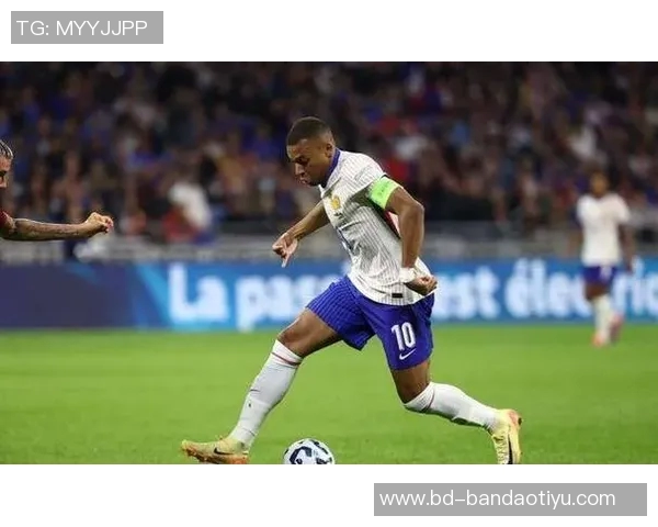 姆巴佩年仅17岁身价仅300万却轻松突破孔德巴黎三叉戟总身价却不及亚马尔一半