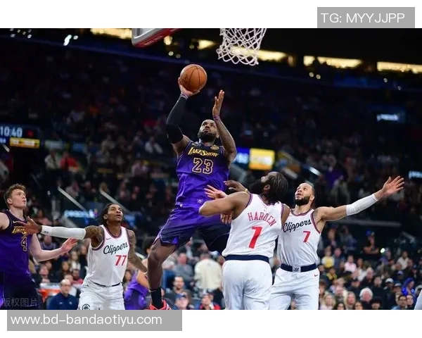 小卡与老詹的快船湖人一年前的荣耀与如今的困境形成鲜明对比 小卡与老詹的快船湖人一年前的荣耀与如今的困境形成鲜明对比